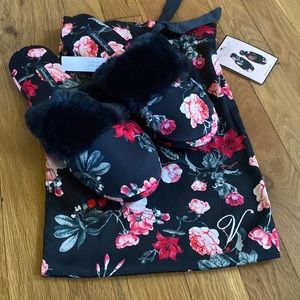 Victoria’s Secret slippers brand new